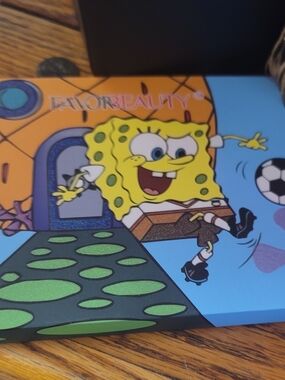SpongeBob Limited Edition Eyeshadow Palette - Yellow